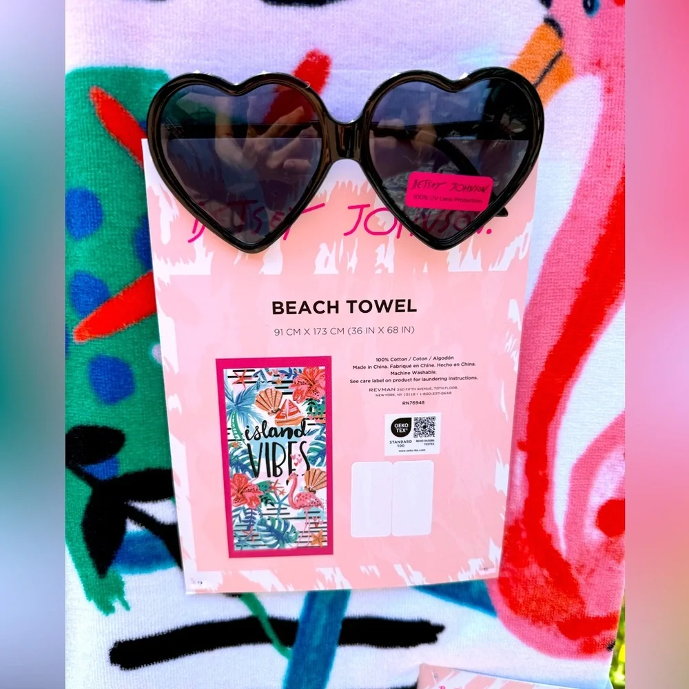 Betsey Johnson NWT Tropical Flamingo Beach Towel & Betsey Heart Sunglasses